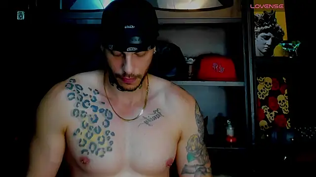 Snapshot of RickG_Oficial chatting on October 24, 2025, 10:06 pm RickG Oficial online show from October 24, 2025, 10:06 pm