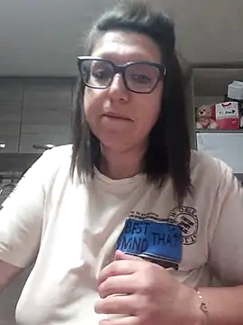 carolyne2023 online show from May 12, 2026, 8:06 pm