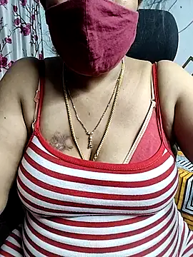 Snapshot of Rani_Darling_99 chatting on April 19, 2026, 4:28 pm Rani Darling 99 online show from April 19, 2026, 4:28 pm
