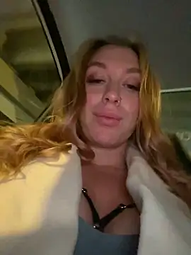 Snapshot of Sweet___Emily chatting on December 8, 2024, 2:09 pm Sweet Emily online show from December 8, 2024, 2:09 pm