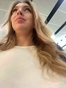Snapshot of Sweet___Emily chatting on January 29, 2025, 2:10 pm Sweet Emily online show from January 29, 2025, 2:10 pm