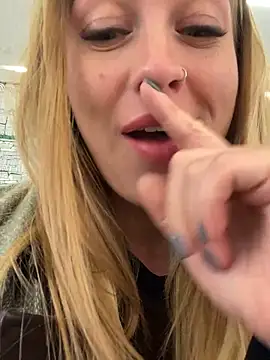 Snapshot of Sweet___Emily chatting on March 12, 2025, 4:02 pm Sweet Emily online show from March 12, 2025, 4:02 pm