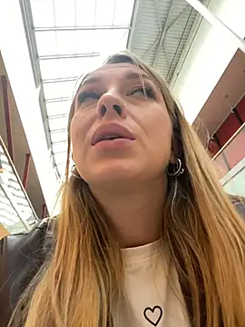 Snapshot of Sweet___Emily chatting on September 25, 2025, 2:10 pm Sweet Emily online show from September 25, 2025, 2:10 pm