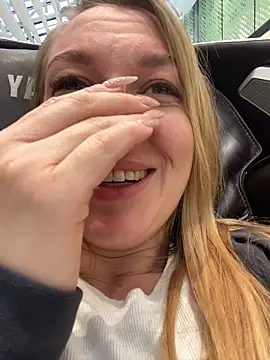 Snapshot of Sweet___Emily chatting on October 4, 2025, 1:20 pm Sweet Emily online show from October 4, 2025, 1:20 pm