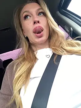 Snapshot of Sweet___Emily chatting on October 10, 2025, 1:10 pm Sweet Emily online show from October 10, 2025, 1:10 pm