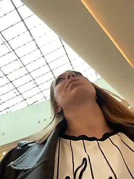 Snapshot of Sweet___Emily chatting on October 13, 2025, 12:27 pm Sweet Emily online show from October 13, 2025, 12:27 pm