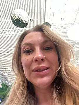 Snapshot of Sweet___Emily chatting on November 4, 2025, 11:42 am Sweet Emily online show from November 4, 2025, 11:42 am