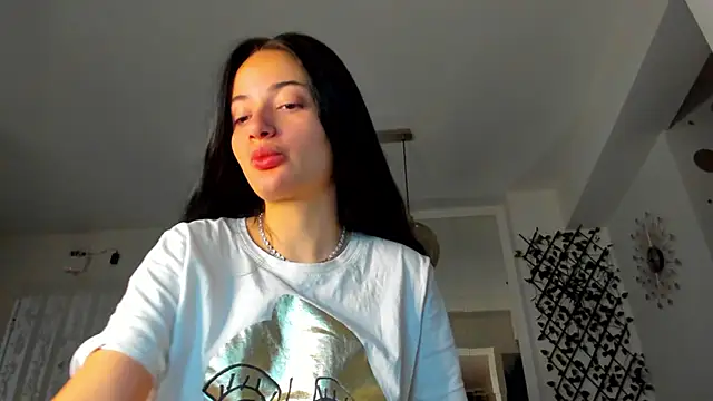Snapshot of IreneVON chatting on December 3, 2024, 4:47 am IreneVON online show from December 3, 2024, 4:47 am