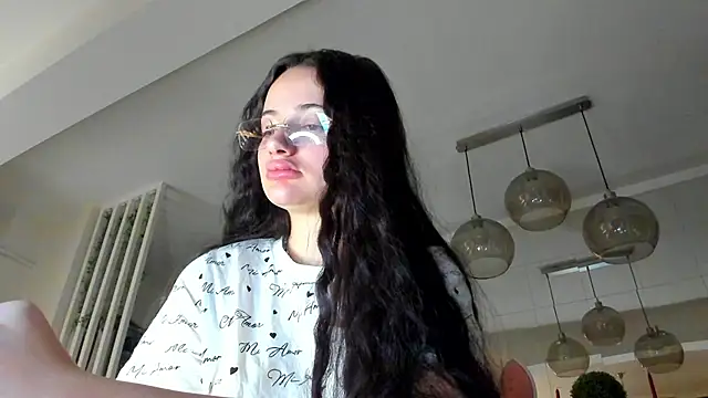 IreneVON online show from December 1, 2025, 5:23 am