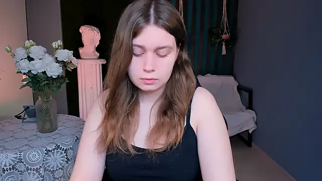 FioraMarmoris online show from March 4, 2026, 5:13 am