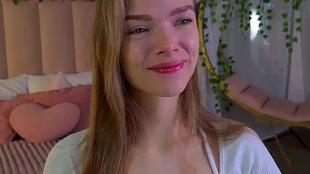 Snapshot of Eva_Natsumi chatting on December 6, 2024, 5:20 am Eva Natsumi online show from December 6, 2024, 5:20 am