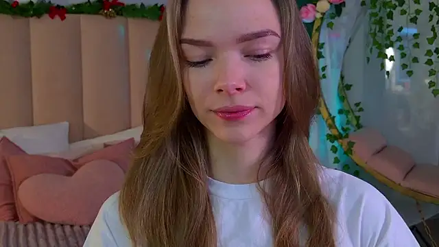 Snapshot of Eva_Natsumi chatting on December 17, 2024, 8:12 am Eva Natsumi online show from December 17, 2024, 8:12 am