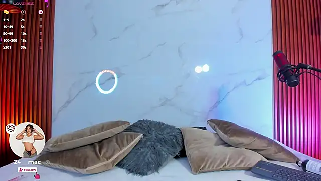 amelie leigh online show from December 23, 2024, 4:44 am