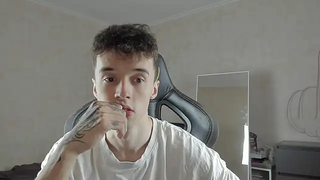 Snapshot of MasonWarholl chatting on October 6, 2025, 9:07 am MasonWarholl online show from October 6, 2025, 9:07 am