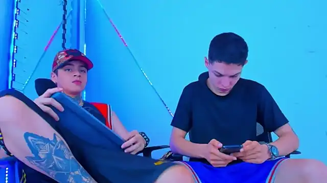 HOT boy2025 online show from October 17, 2025, 12:36 am