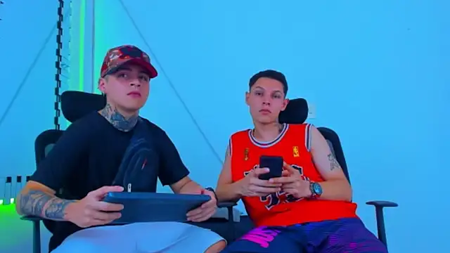 HOT boy2025 online show from November 3, 2025, 9:27 pm