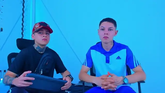 HOT boy2025 online show from November 6, 2025, 9:48 pm