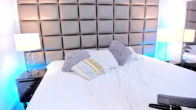 AnnyHizzle online show from March 1, 2025, 3:43 am