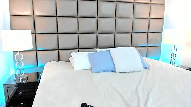 AnnyHizzle online show from March 18, 2025, 12:27 am