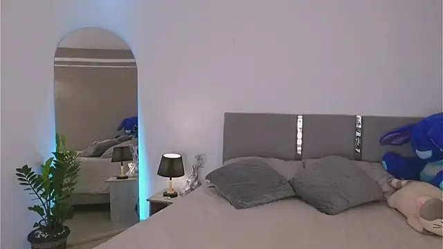 AnnyHizzle online show from September 22, 2025, 2:35 am