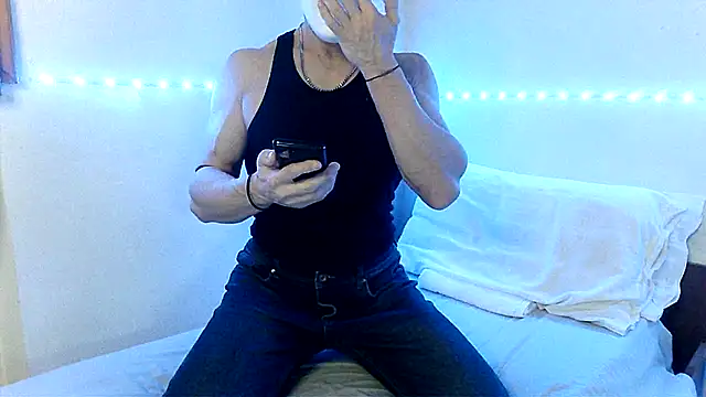 Snapshot of Alexx_Fit023 chatting on February 23, 2025, 12:08 am Alexx Fit023 online show from February 23, 2025, 12:08 am