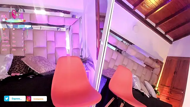 Dapnne  online show from September 30, 2025, 1:27 pm