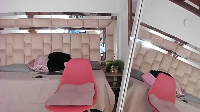 Dapnne  online show from October 26, 2025, 12:44 pm