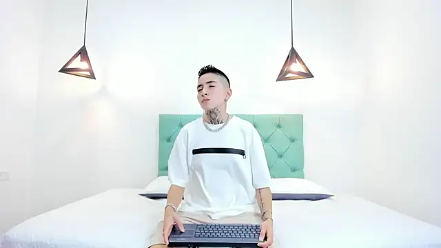 Tinny and Candy online show from December 11, 2024, 1:28 pm