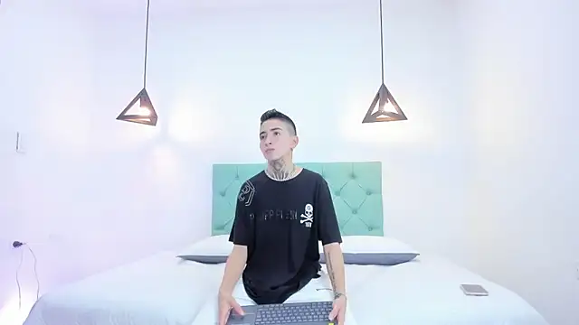 Tinny and Candy online show from December 16, 2024, 1:32 pm