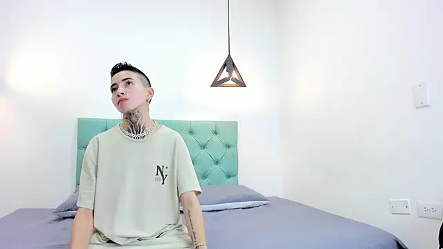 Tinny and Candy online show from December 17, 2024, 1:27 pm