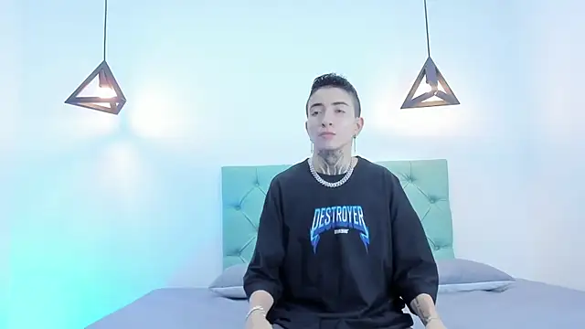 Tinny and Candy online show from December 22, 2024, 1:11 pm