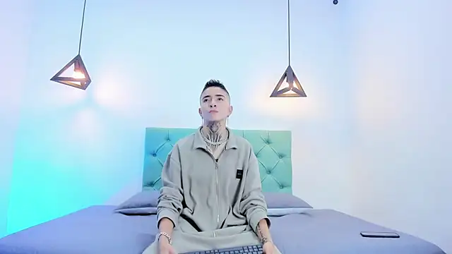 Tinny and Candy online show from December 24, 2024, 1:28 pm