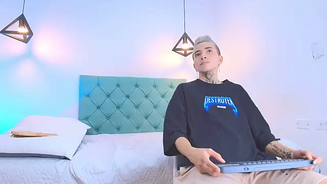 Tinny and Candy online show from March 7, 2025, 4:11 pm