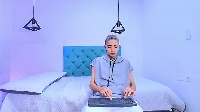 Tinny and Candy online show from March 11, 2025, 1:12 pm