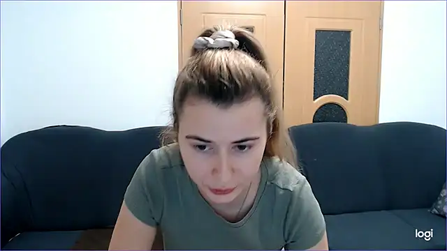 Snapshot of VioletaFlower7 chatting on December 4, 2024, 6:17 pm VioletaFlower7 online show from December 4, 2024, 6:17 pm