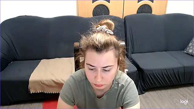 Snapshot of VioletaFlower7 chatting on December 13, 2024, 9:09 pm VioletaFlower7 online show from December 13, 2024, 9:09 pm
