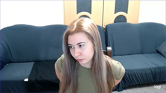 Snapshot of VioletaFlower7 chatting on December 19, 2024, 8:45 am VioletaFlower7 online show from December 19, 2024, 8:45 am