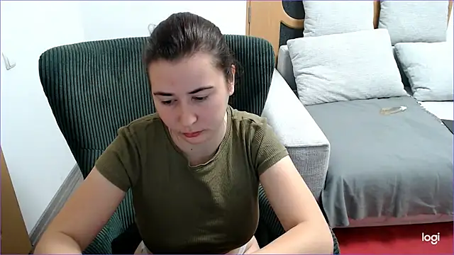 Snapshot of VioletaFlower7 chatting on November 3, 2025, 9:54 am VioletaFlower7 online show from November 3, 2025, 9:54 am