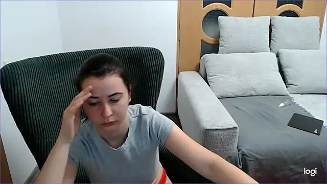 Snapshot of VioletaFlower7 chatting on November 16, 2025, 9:04 am VioletaFlower7 online show from November 16, 2025, 9:04 am