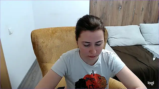 VioletaFlower7 online show from April 30, 2026, 8:42 am