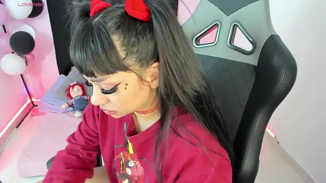 zoesullivan online show from December 5, 2024, 1:06 pm