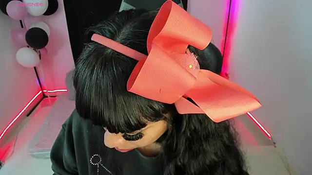 zoesullivan online show from December 10, 2024, 1:00 pm