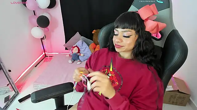 zoesullivan online show from December 14, 2024, 10:13 am