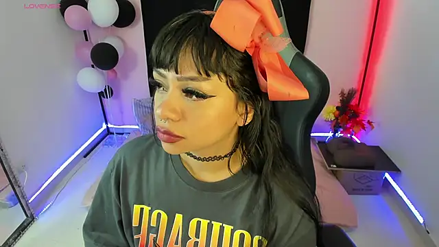 zoesullivan online show from December 22, 2024, 9:44 am