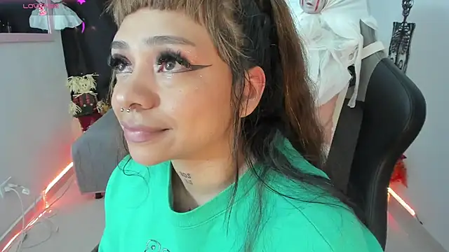 zoesullivan online show from October 6, 2025, 10:23 am