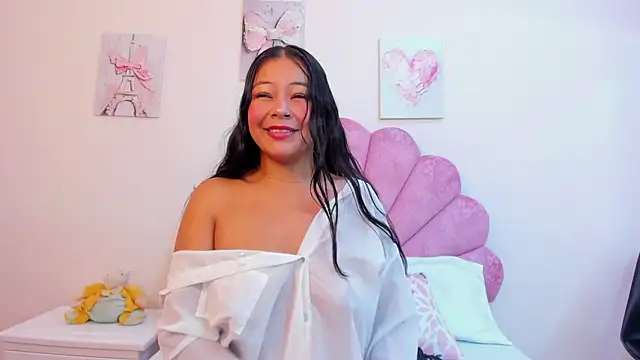 MilaaAdams online show from June 4, 2026, 11:38 am