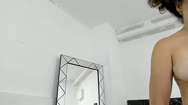 Juliabadlee online show from January 8, 2025, 2:25 am