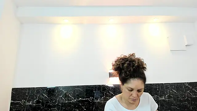 Juliabadlee online show from February 21, 2025, 3:23 am