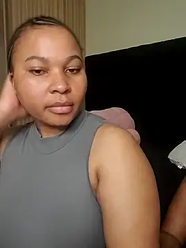 R-thequeen online show from June 19, 2026, 1:43 am