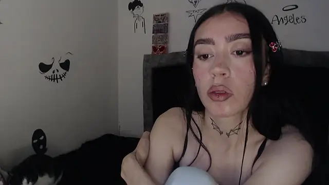 Julieta De Los Angeles online show from January 5, 2026, 6:00 pm